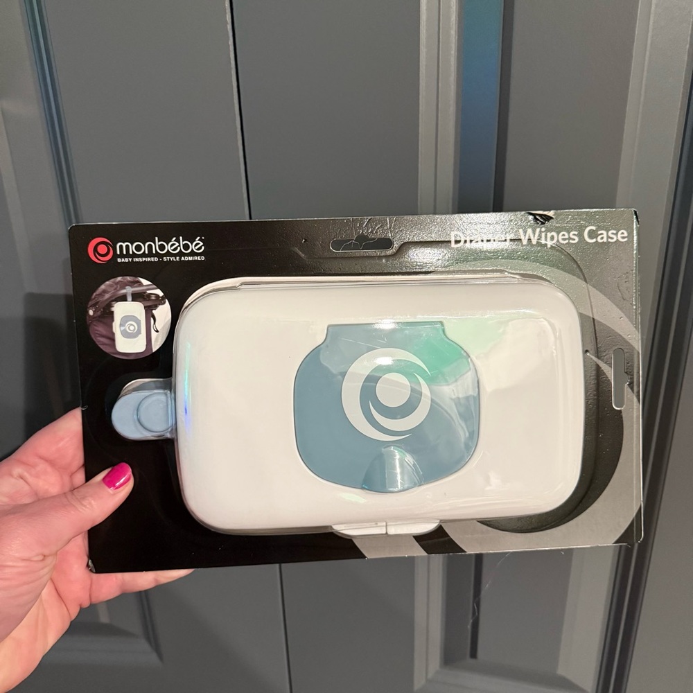 NWT Diaper wipes baby wipes travel container